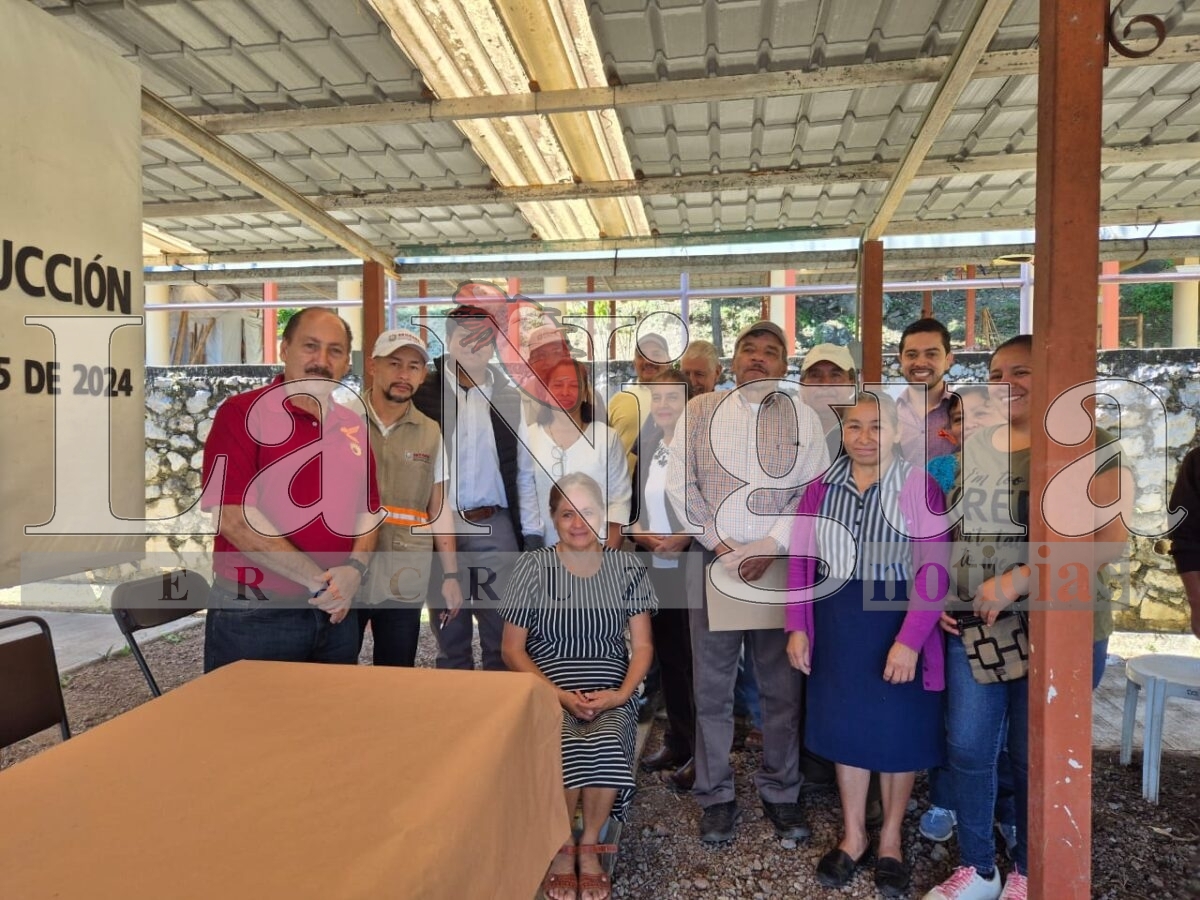 Entregan insumos para producción a ciudadanos en Floricultura