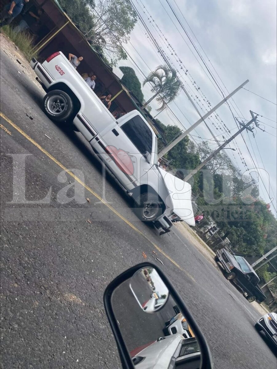 Choque entre Camioneta y Camión de Volteo en la Carretera Córdoba-Veracruz