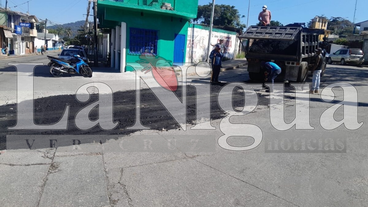 Repara caminos Comité de Producción Cañera de El Potrero.