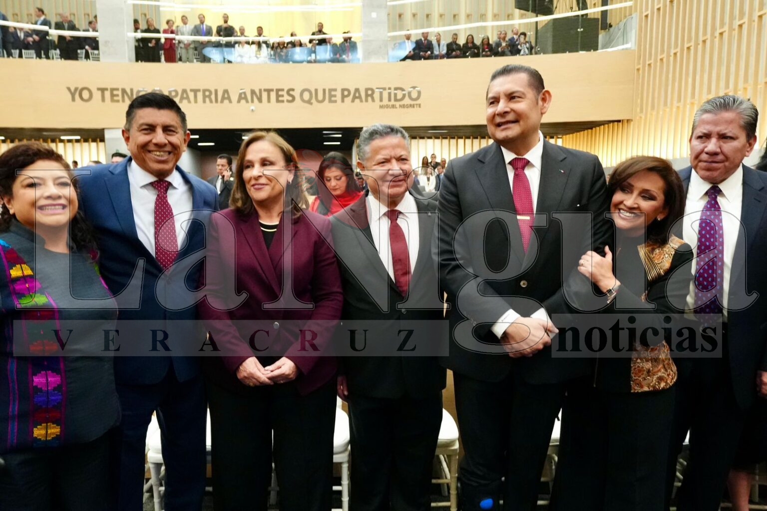 Rocío Nahle, presente en la toma de protesta del Gobernador de Puebla
