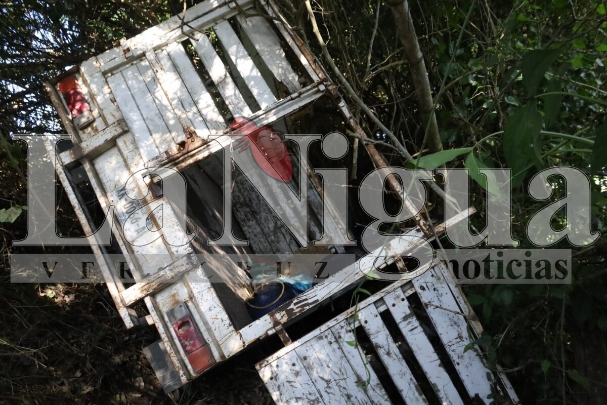 13 albañiles lesionados tras la volcadura de camioneta