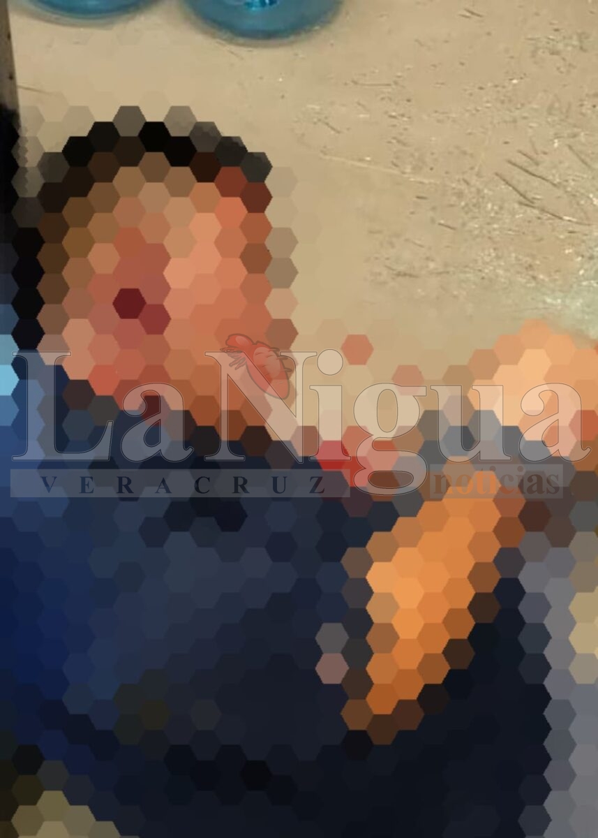 Asesinan a balazos a un masculino dentro de una tienda Oxxo en el puerto de Coatzacoalcos.