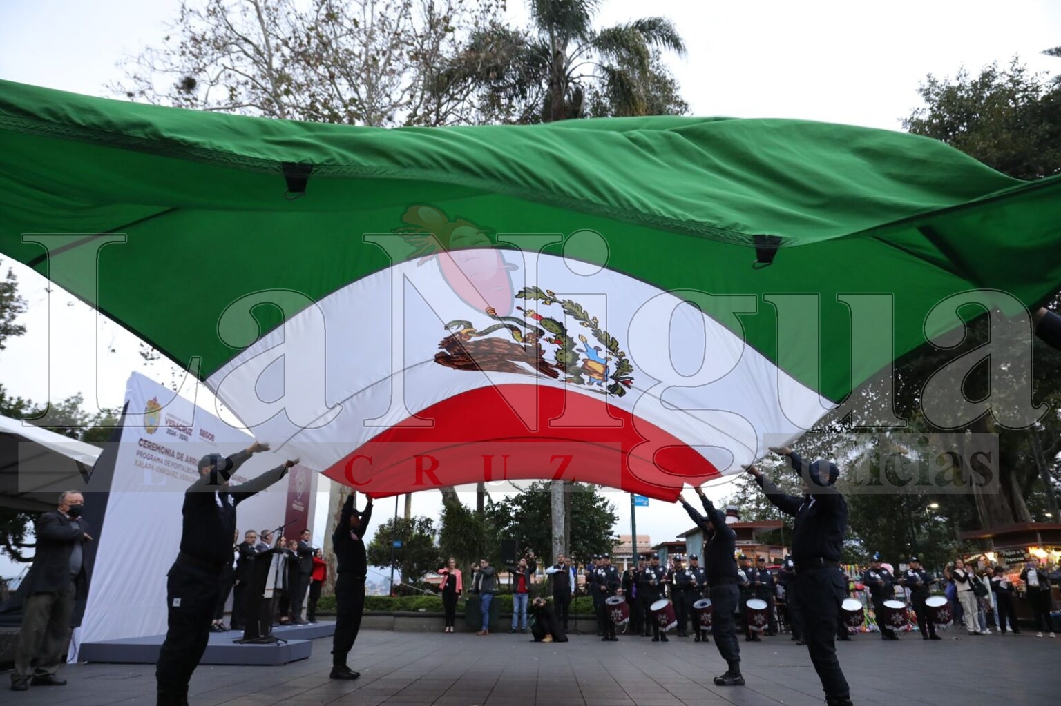 Con patriotismo, Gobierno del Estado rinde homenaje a la Bandera Nacional