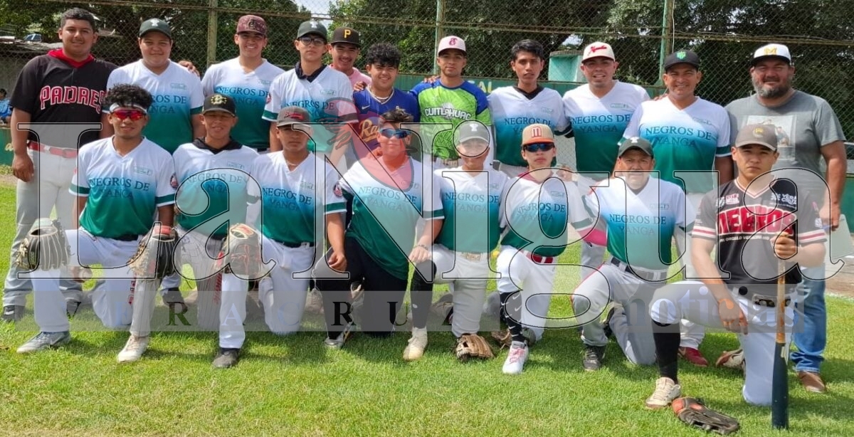 Animación por el cuarto juego Negros contra Cerveceros