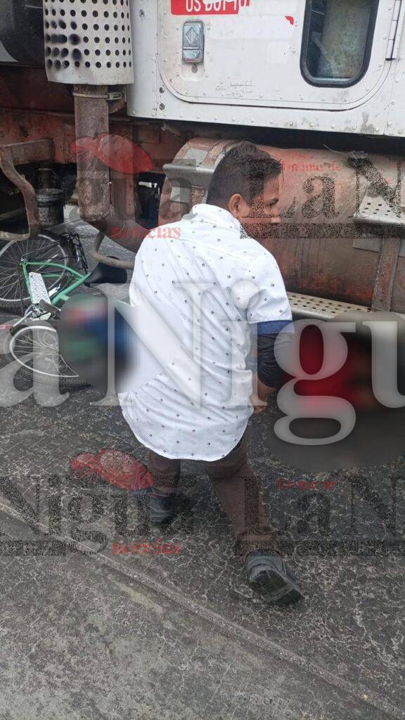 Ciclista cae debajo de tráiler 20240311 212512