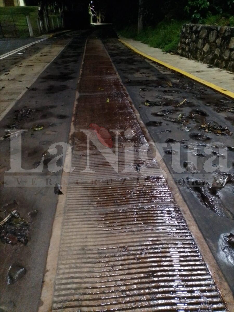 Vecinos de Ocote piden a administradores del Beneficio de Café Aresca, que no viertan desechos en la calle