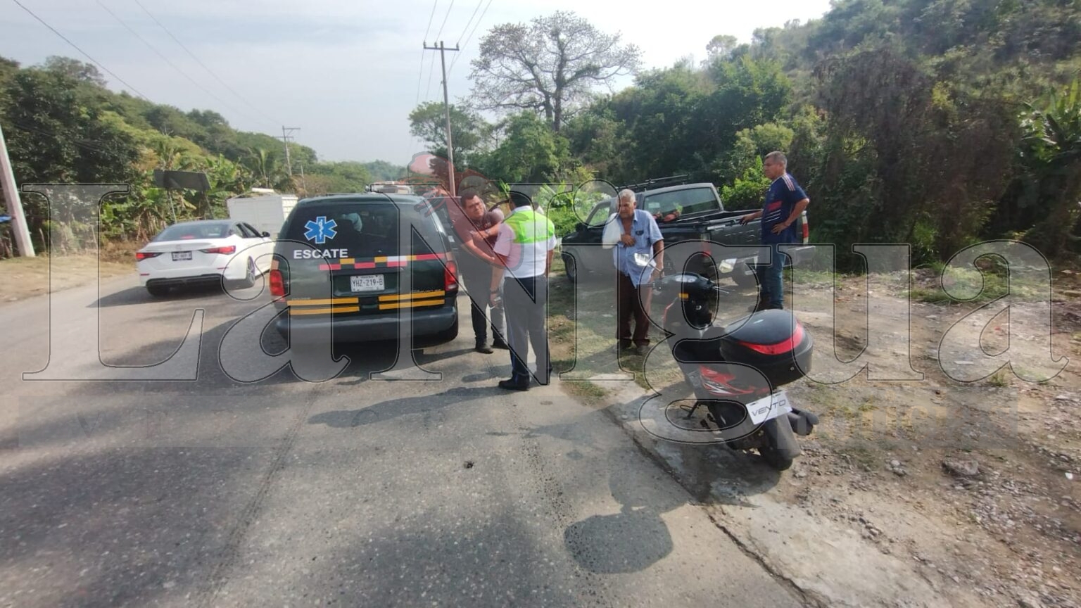 Despistado conductor, provoca un aparatoso accidente en Papantla