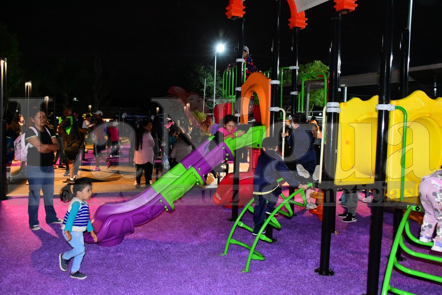 Entrega presidente municipal Gerardo Rosales Victoria Unidad Deportiva en San Marcial