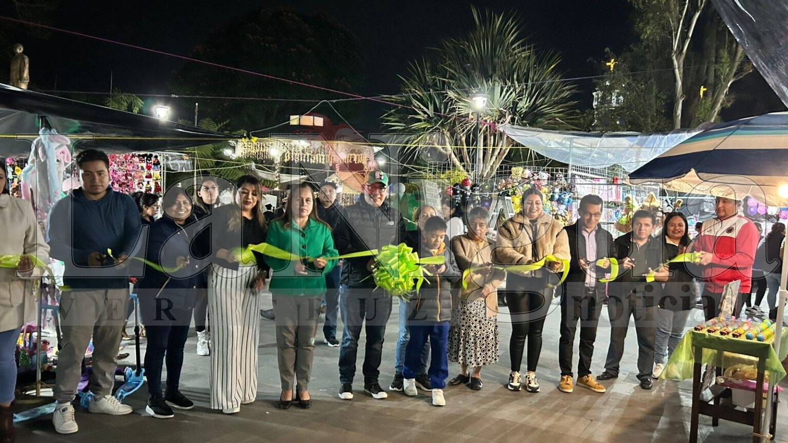 Inauguran tianguis del juguete en Chocamán con motivo del Día de Reyes