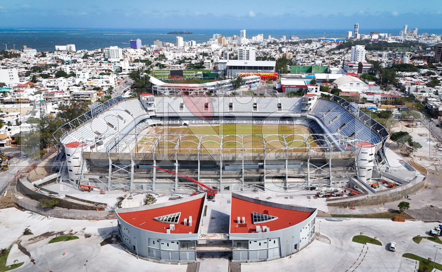 Rocío Nahle supervisa avances del “Pirata” y visita la Torre Pediátrica.