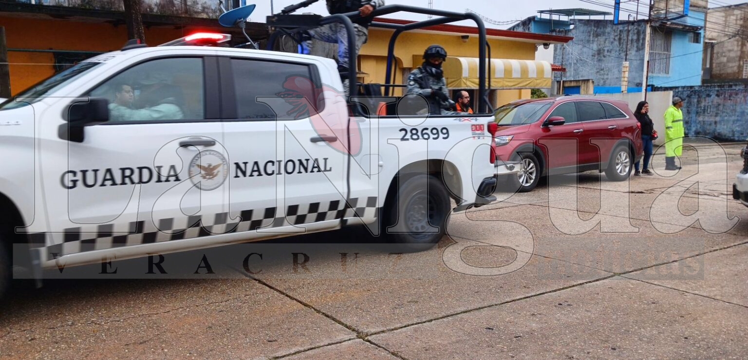 Prepotencia y abuso de elementos de la Guardia Nacional que escoltan a alcaldesa de Sayula de Alemán.