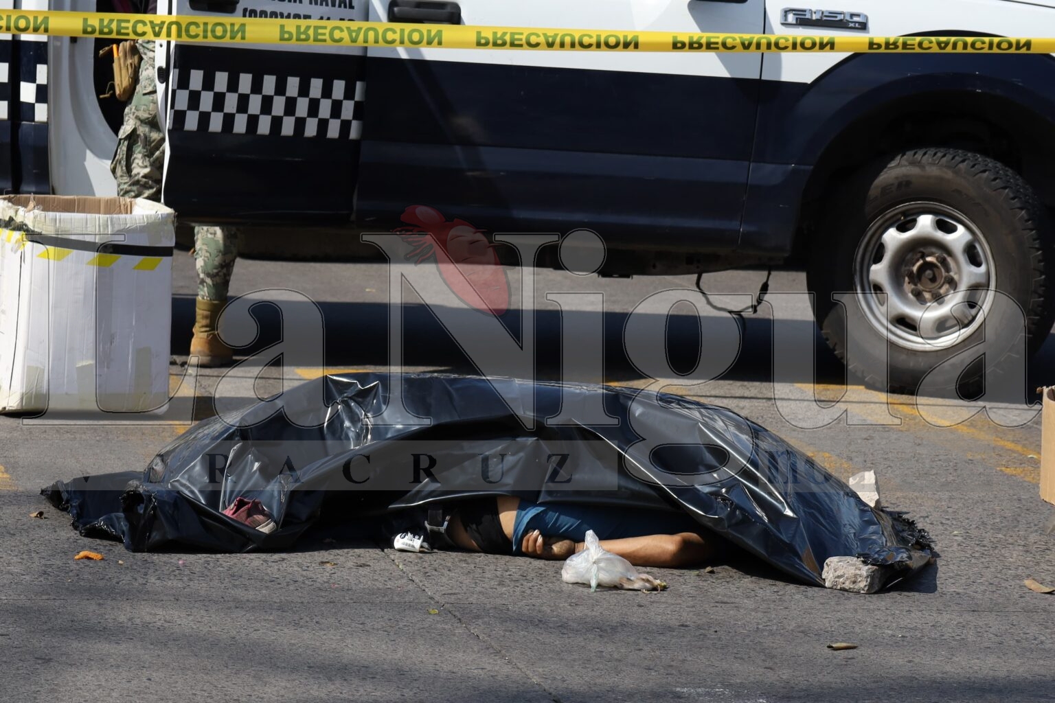 CHOFER DE AUTOBÚS ATROPELLA Y MATA A HOMBRE EN EL PUERTO