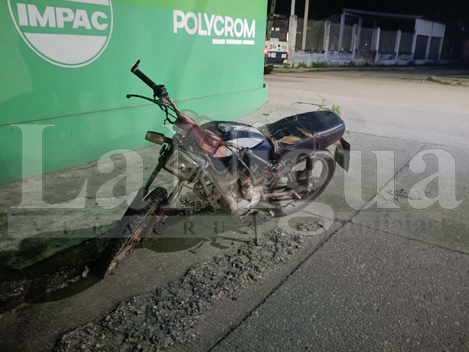 Motociclista derrapa tras presunto consumo de alcohol en Las Choapas