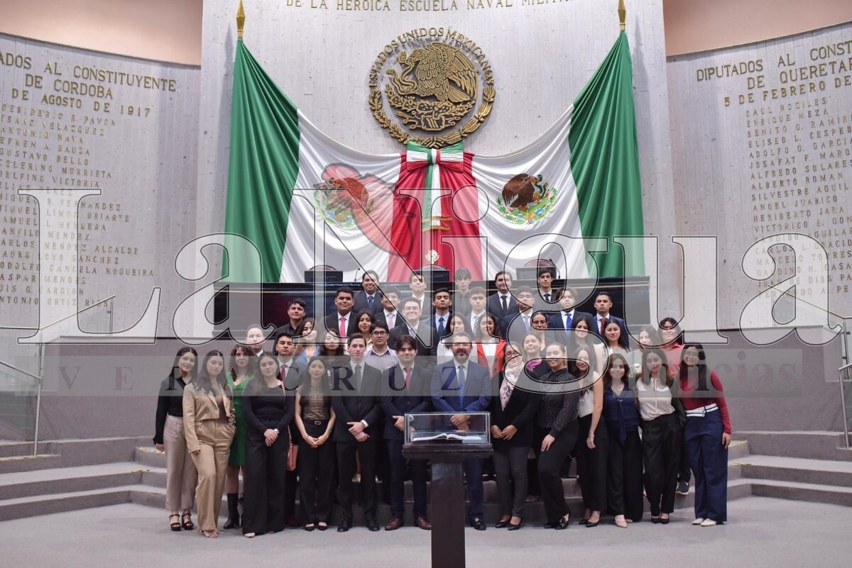 Atiende presidente de la Jucopo a estudiantes de Derecho