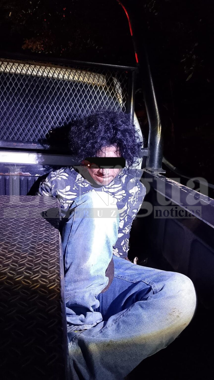 Policía Municipal de Cosoleacaque detiene a dos sujetos por amenazas.