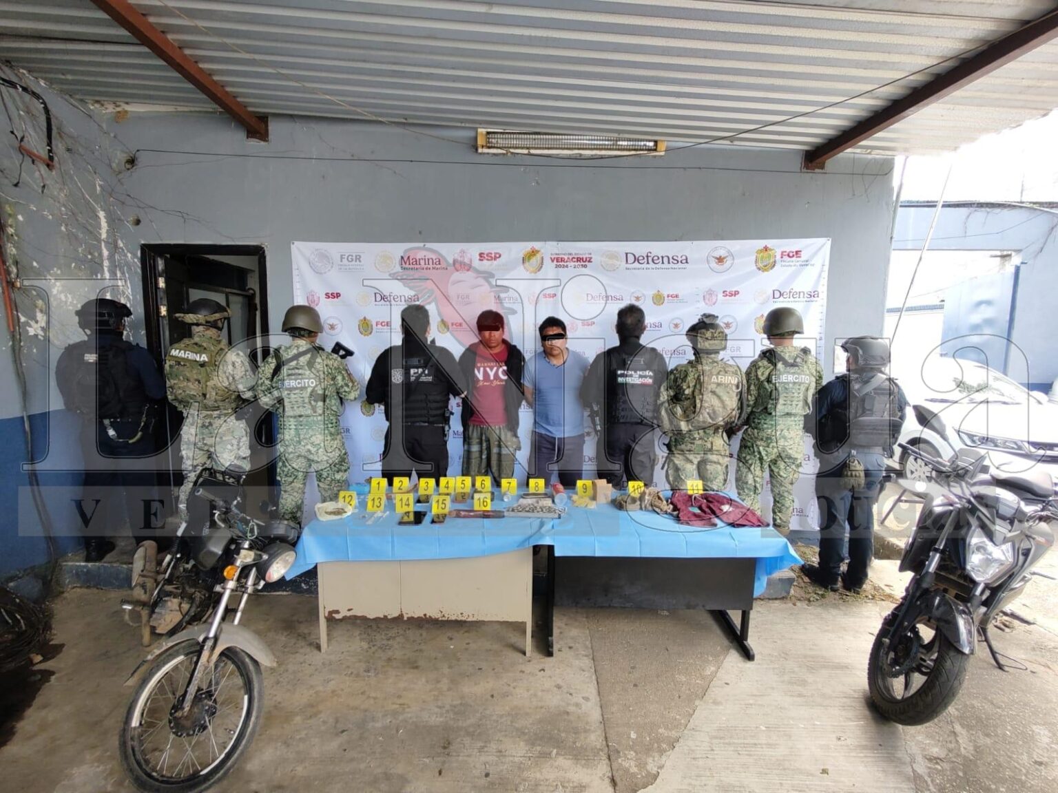 Catean casa de seguridad en Chinameca: Detienen a dos sospechosos y aseguran drogas y armas