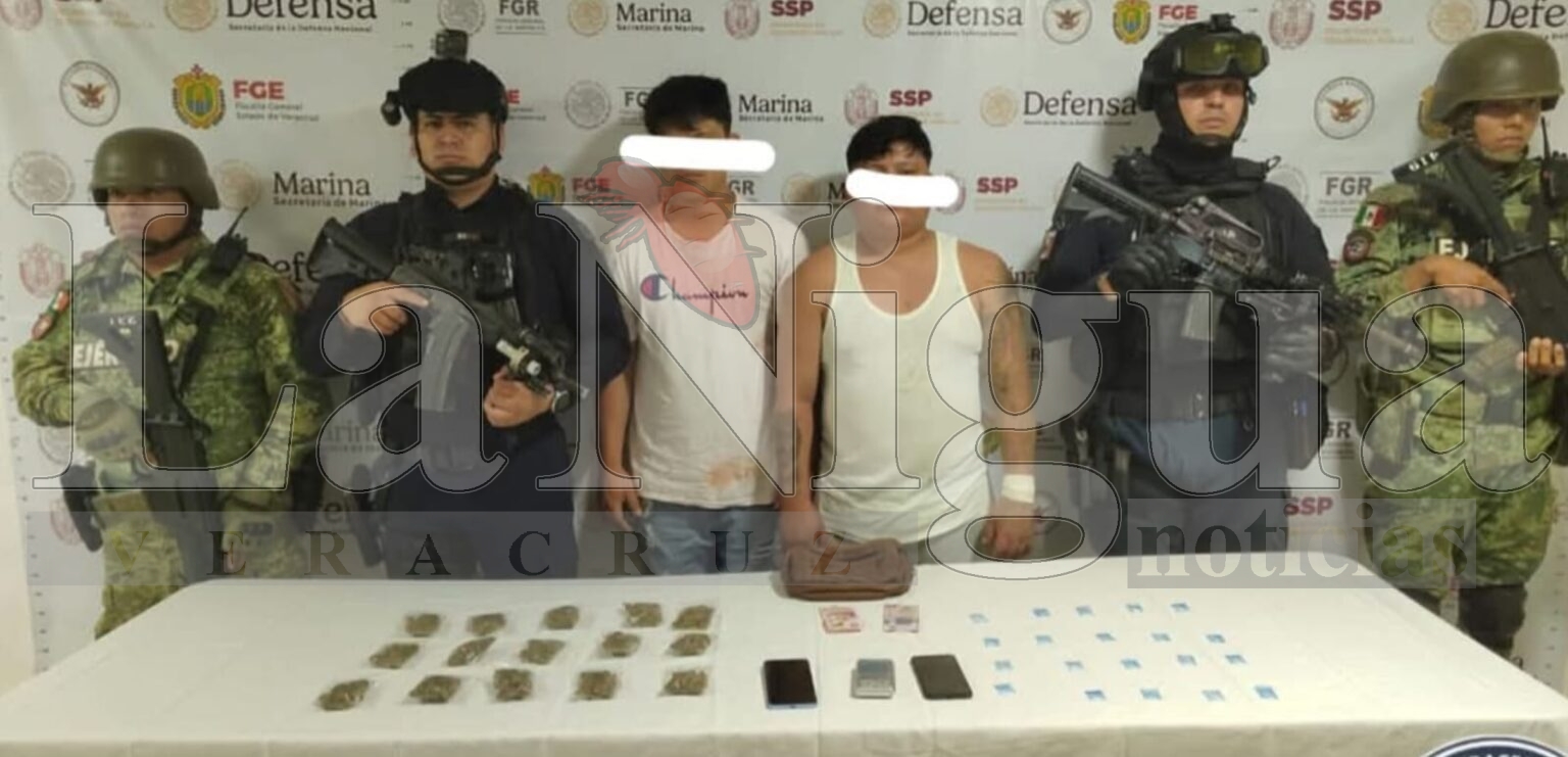 Detienen a dos por presunta venta de droga en Las Choapas