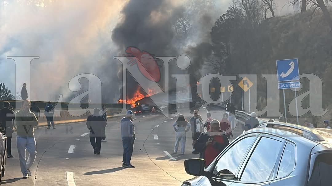 Cierre total en la autopista México-Puebla tras explosión de pipa de gas Imagen de WhatsApp 2025 02 16 a las 10.28.36 9ea4ecd9