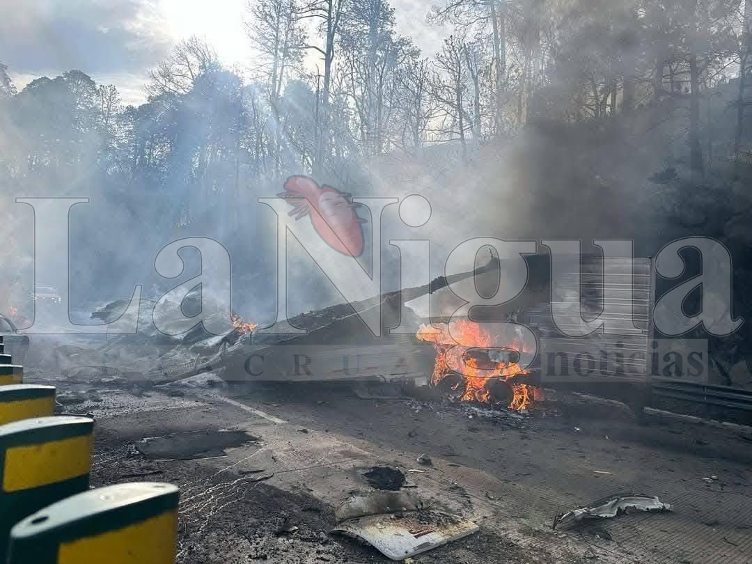 Cierre total en la autopista México-Puebla tras explosión de pipa de gas 5 Imagen de WhatsApp 2025 02 16 a las 10.28.36 eac038b3