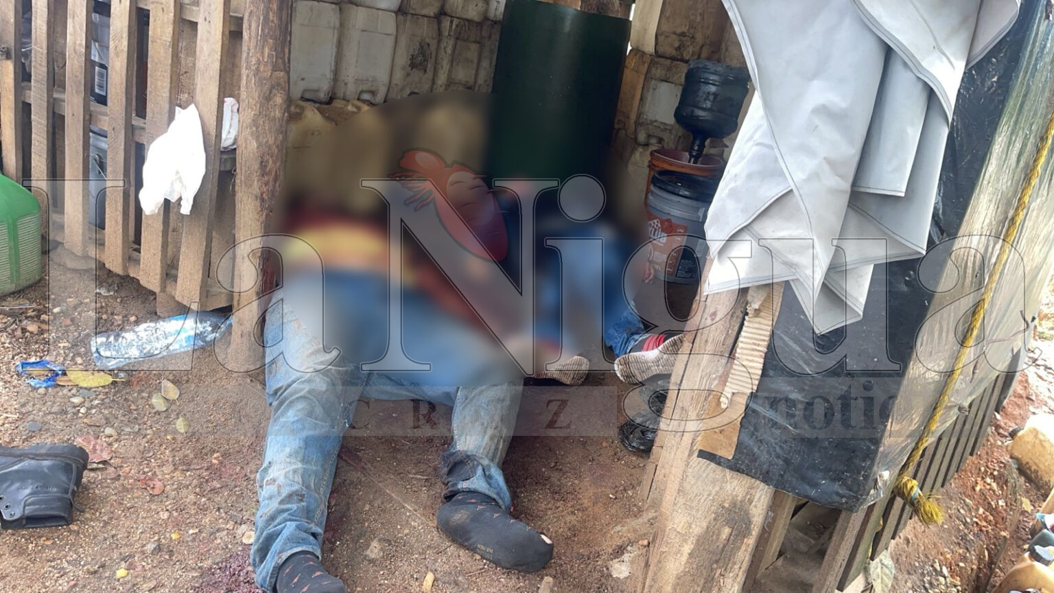 Ejecutan a dos jóvenes en entronque de San Juan Evangelista