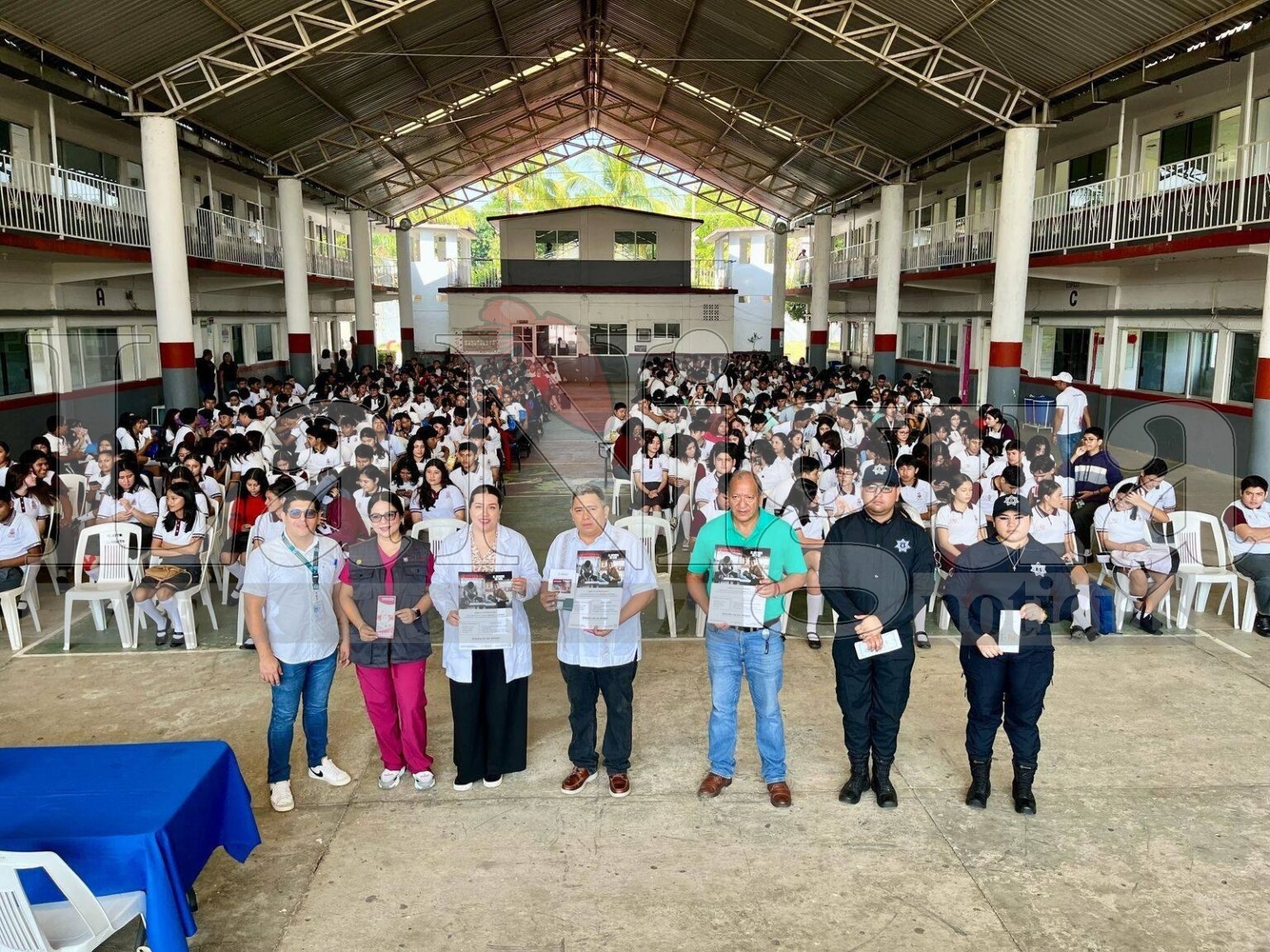 Policía municipal y sector salud imparten plática sobre fentanilo en el COBAEV 43