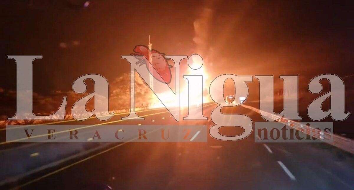 Incendio de autotanque causa caos vial en la autopista La Tinaja – Cosoleacaque.