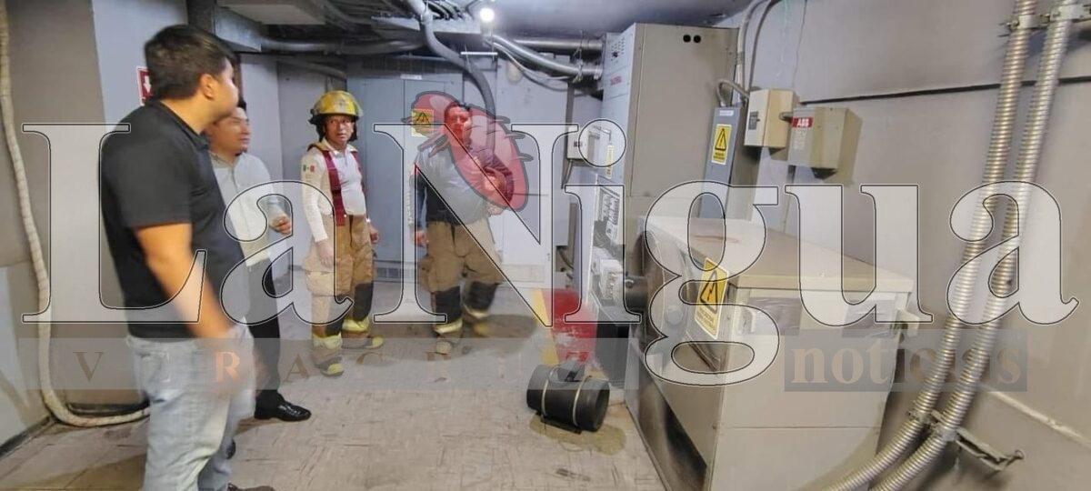 Controlado incendio de transformador en Cinépolis Minatitlán; evacuan a personal y clientes. 1 img 20250223 wa01069038083132050835369