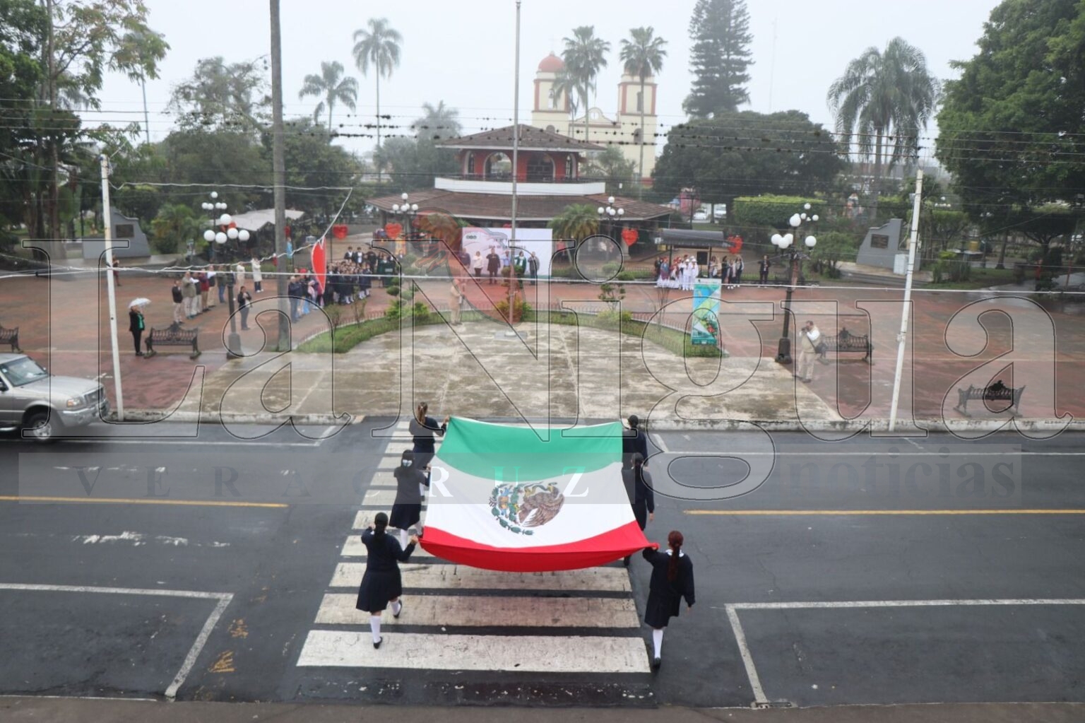 Conmemoran autoridades municipales el Día de la Bandera