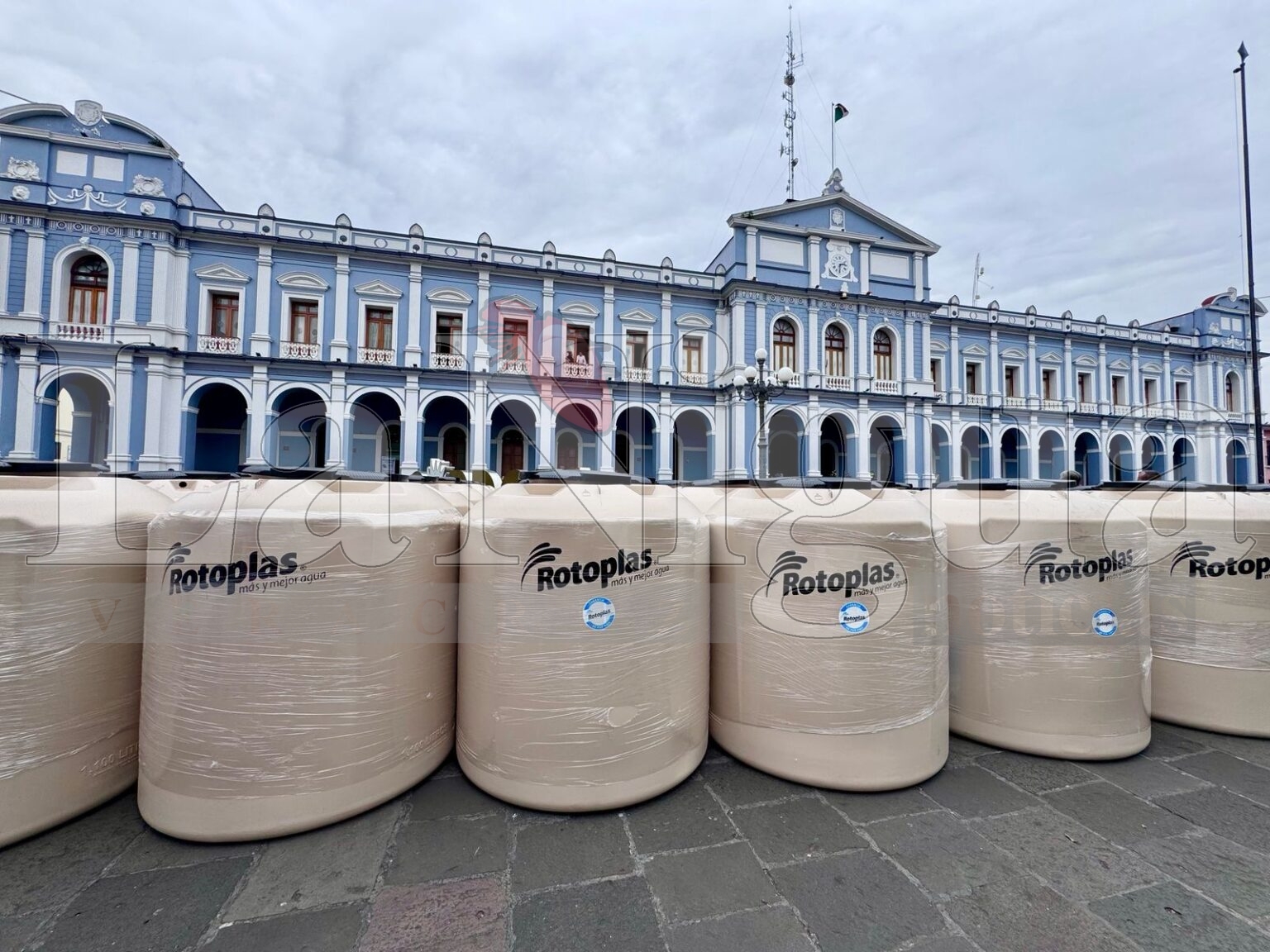 Responde ciudadanía a programas de tinacos y láminas a bajo costo