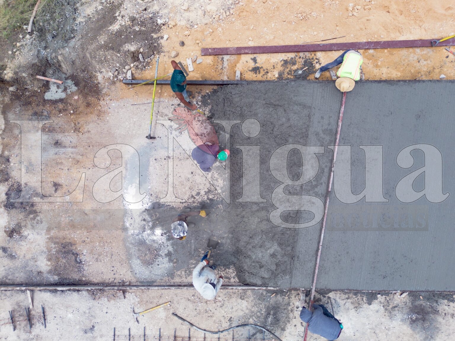 Avanzan trabajos de colado de pavimento en el boulevard Tratados de Córdoba