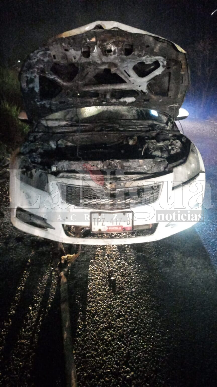 Incendio de vehículo en la carretera San José de Abajo – Omealca