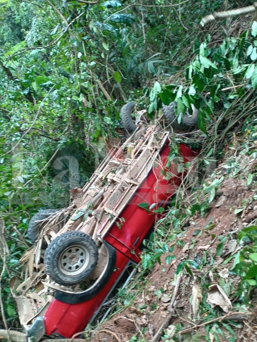 Trasladan de urgencia a lesionado de volcadura