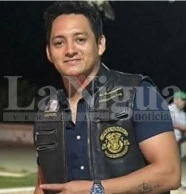 Maestro de CBTIS 85 mu3re a impactar su motocicleta contra un poste en Coatzacoalcos