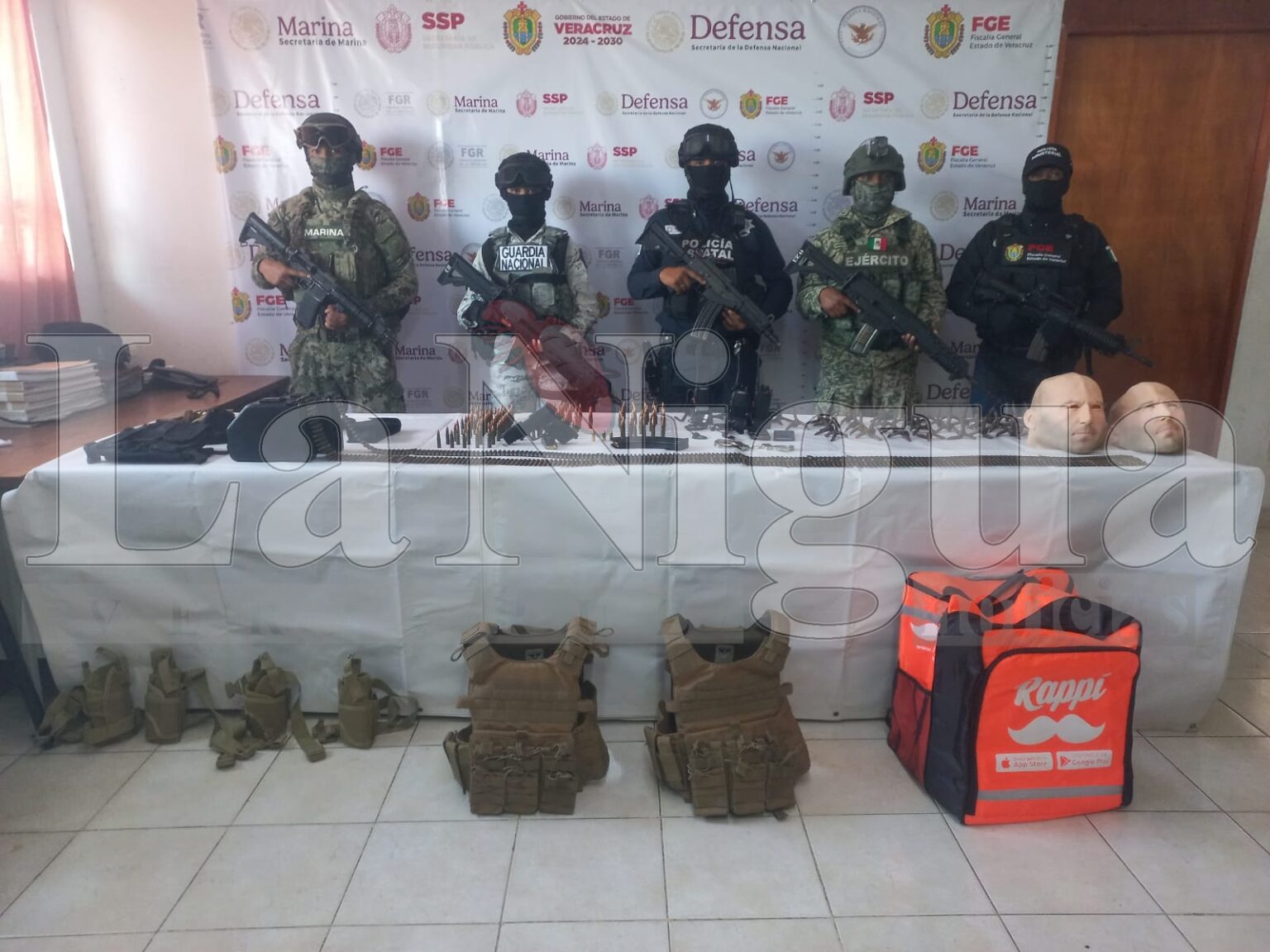 ASEGURAN ARMAMENTO Y EQUIPO TÁCTICO EN TUXPAN