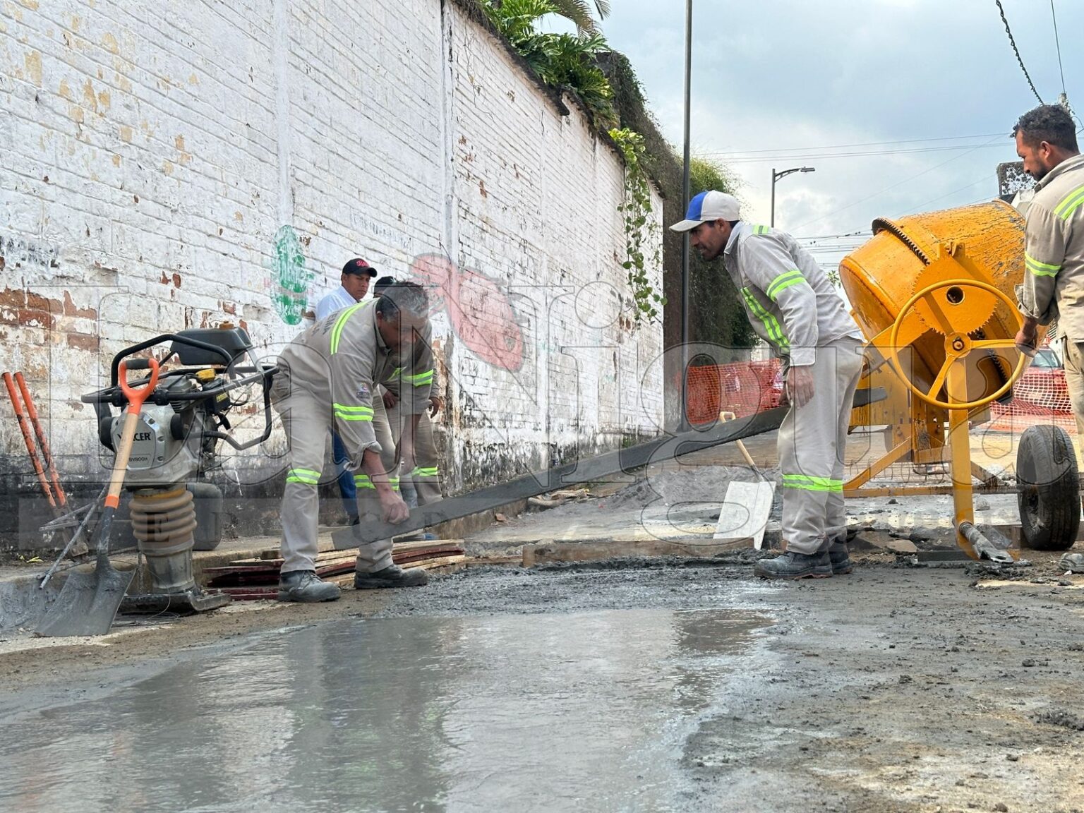 Avanza reparación de infraestructura sanitaria en la avenida 9 bis.