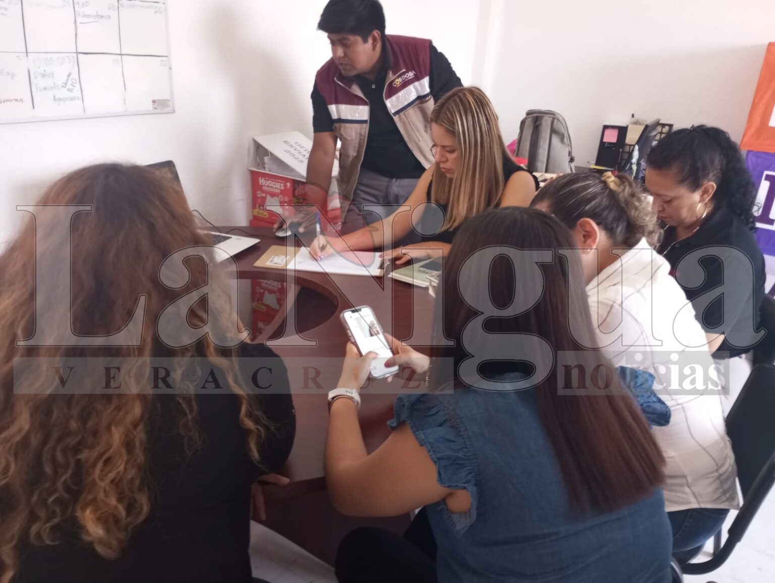 Capacita Fomento Agropecuario a IMMUJER sobre prevención ante presencia de abejas