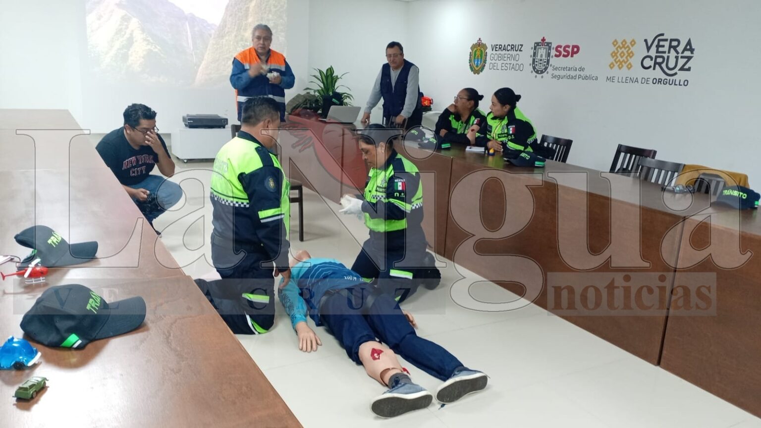 Capacitan a personal de Tránsito en primeros auxilios y relaciones humanas