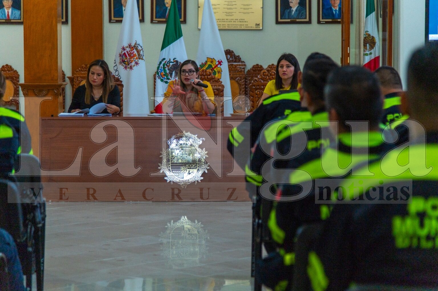 Policía Municipal acude a conferencia magistral