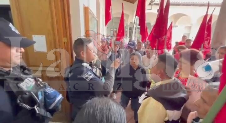 Vecinos de Coatepec exigen audiencia con el alcalde Raymundo Andrade Hernández