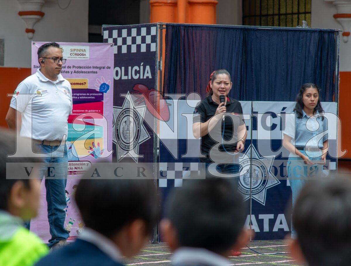 Informan a estudiantes sobre el acoso escolar con Teatro Guiñol