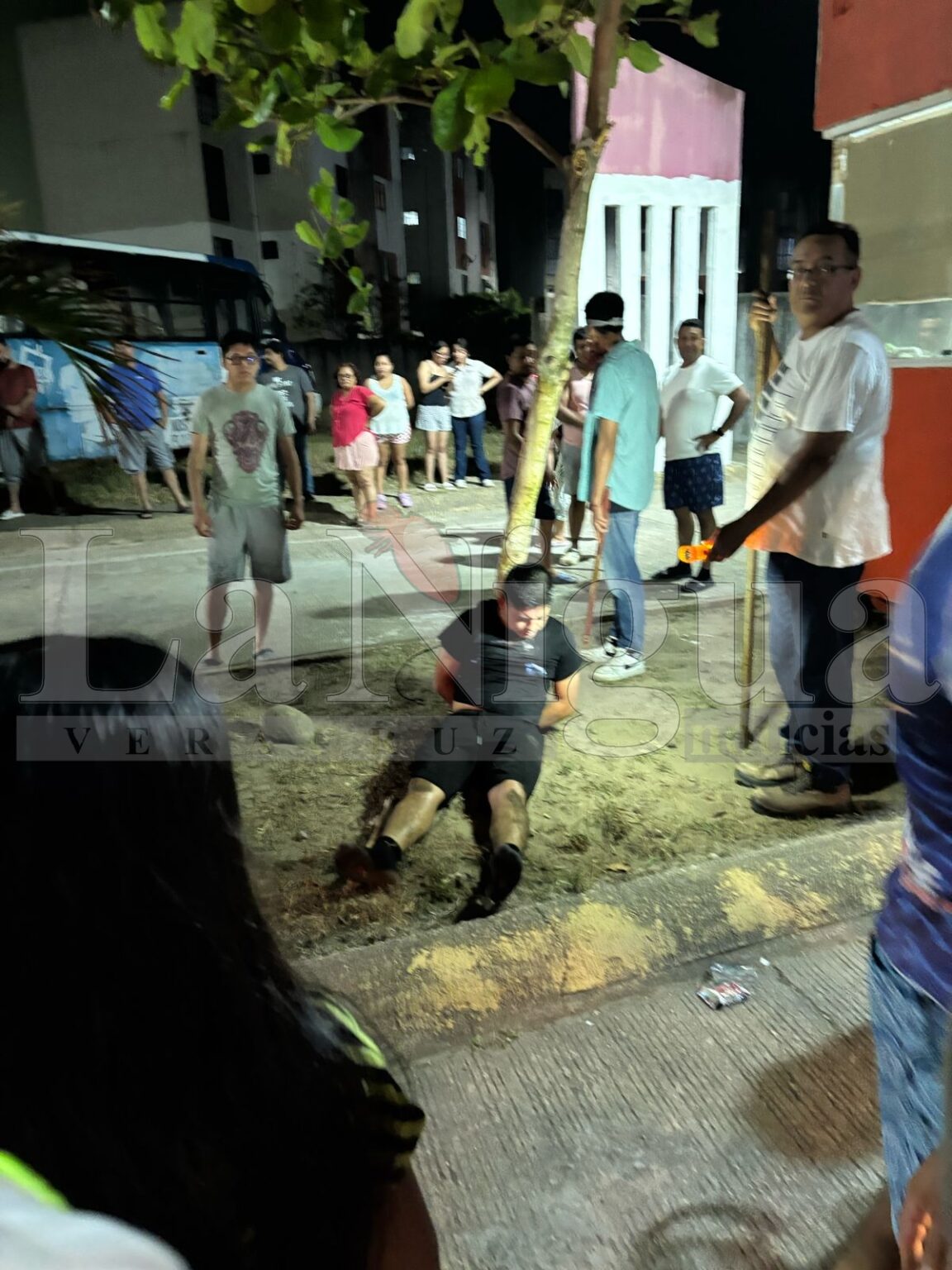 Vecinos capturan y golpean a presunto depredador