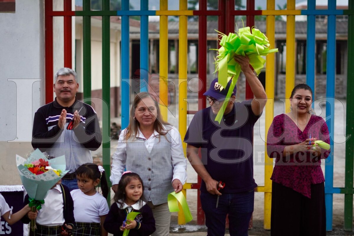 Inauguran barda perimetral en jardín de niños de Chocamán 7 img 20250304 wa02226033574399985618604