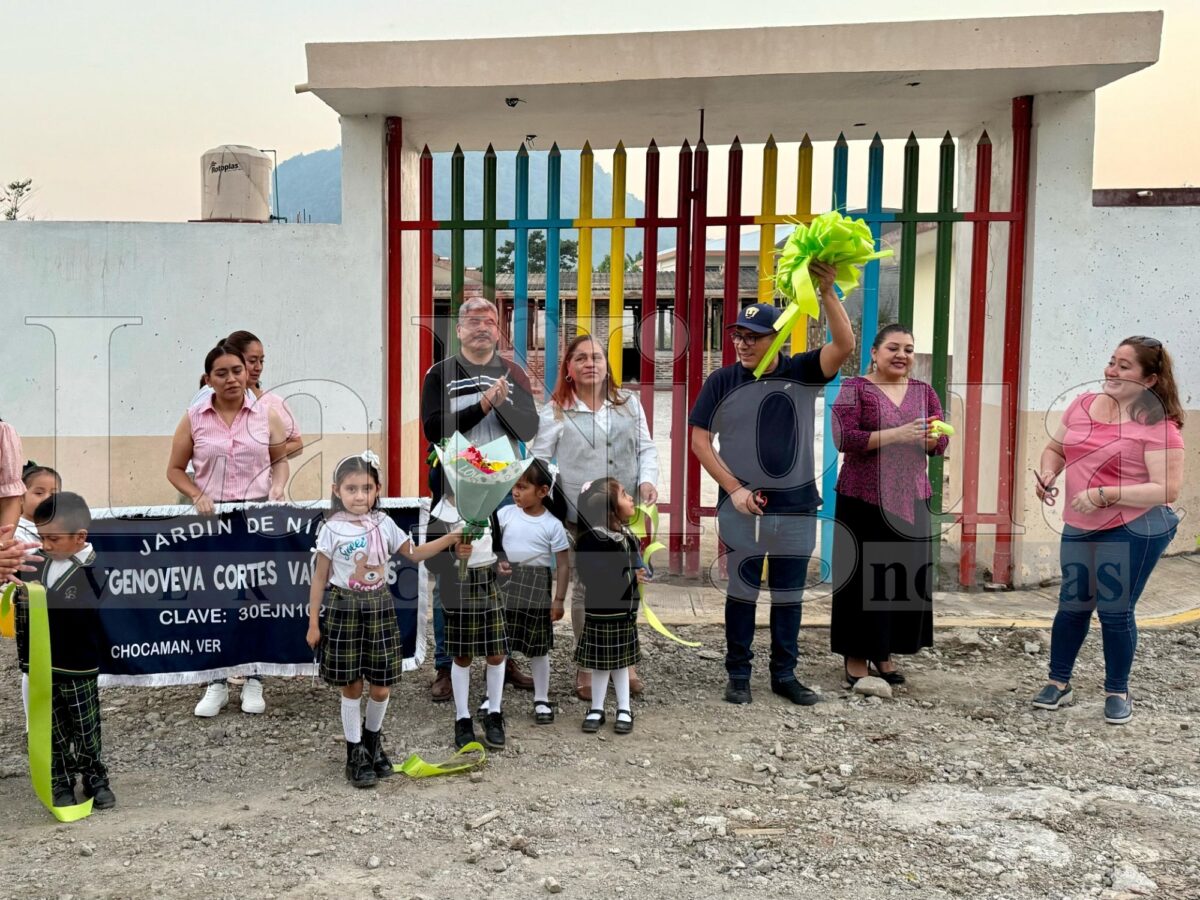 Inauguran barda perimetral en jardín de niños de Chocamán 8 img 20250304 wa02243168690688780750106