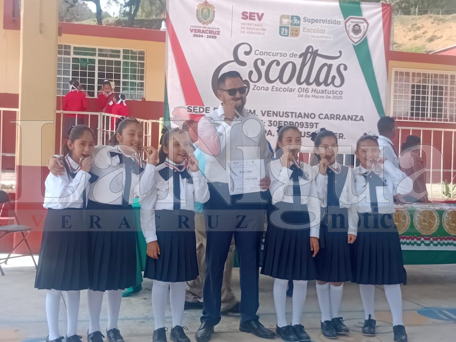 Logran primarias de Zentla, Primero y Tercer lugar en el concurso de escoltas.