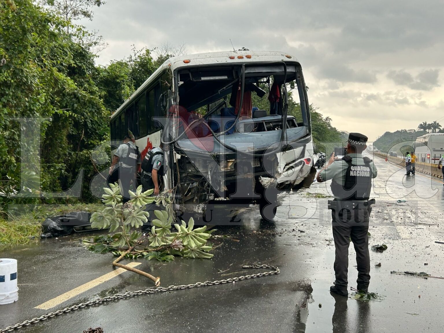 Tragedia en la Transístmica: Un muerto y más de 20 heridos tras volcadura de autobús