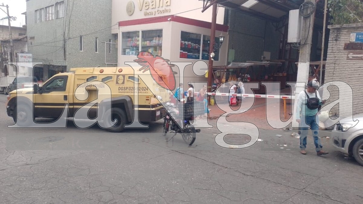 Conductor de camioneta de valores, arrolla a motociclista en Papantla 2 img 20250324 wa01292703498888800924246