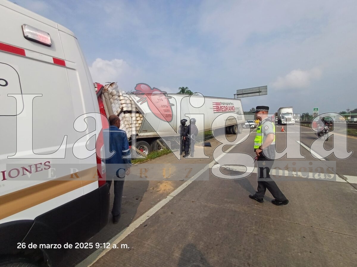 Cierre parcial en autopista Córdoba-Veracruz tras volcadura de tráiler 24 img 20250326 wa00289189021517345862997