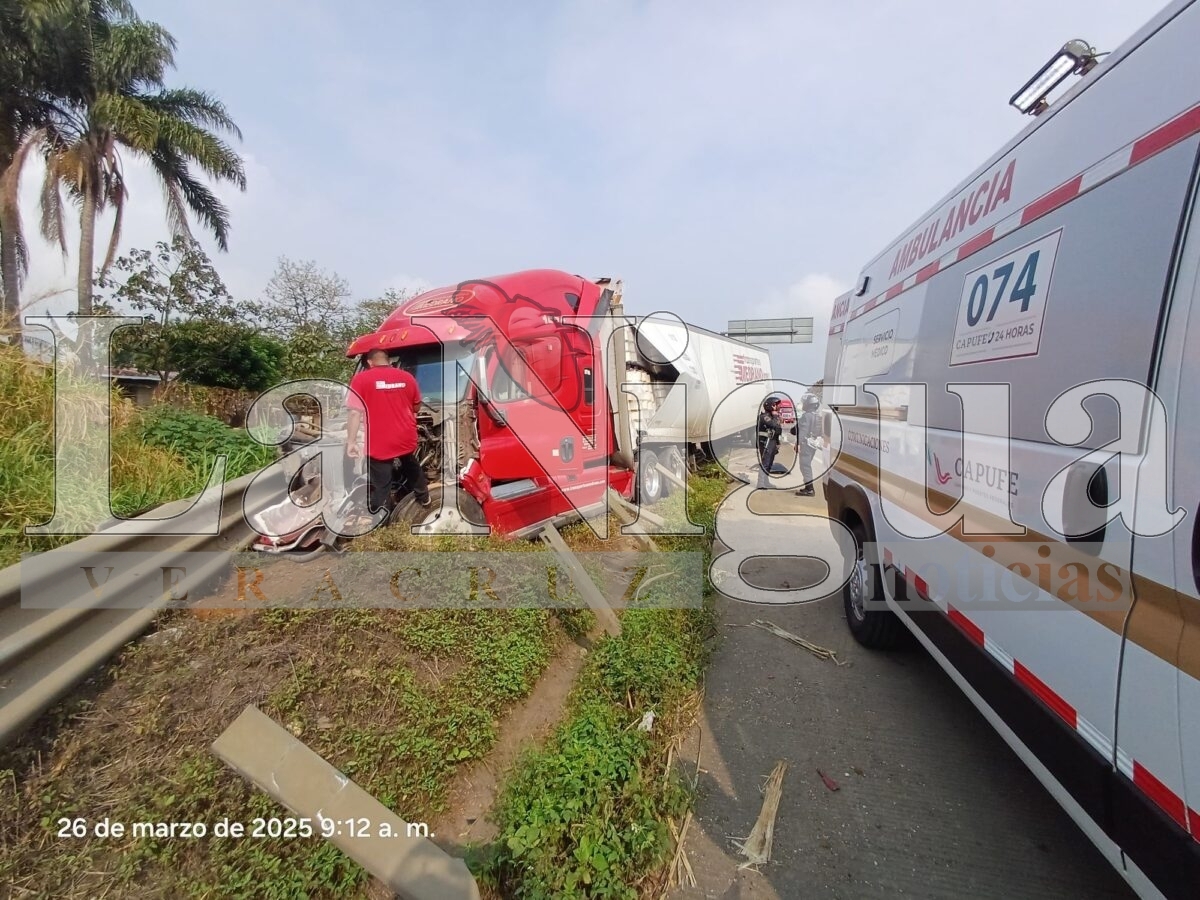 Cierre parcial en autopista Córdoba-Veracruz tras volcadura de tráiler 22 img 20250326 wa00293204138819107122358