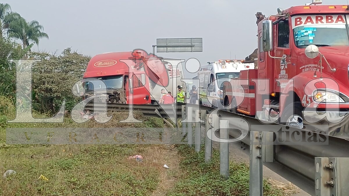 Cierre parcial en autopista Córdoba-Veracruz tras volcadura de tráiler 23 img 20250326 wa00312183986578722157829