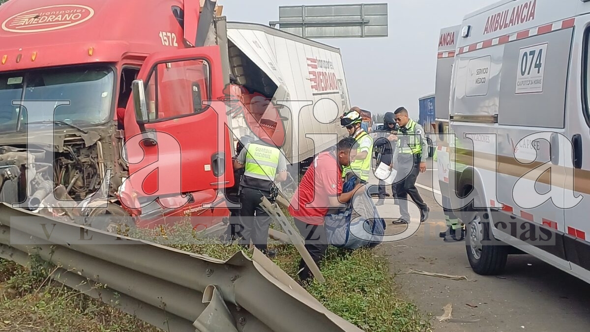 Cierre parcial en autopista Córdoba-Veracruz tras volcadura de tráiler 21 img 20250326 wa00333348868292040204392